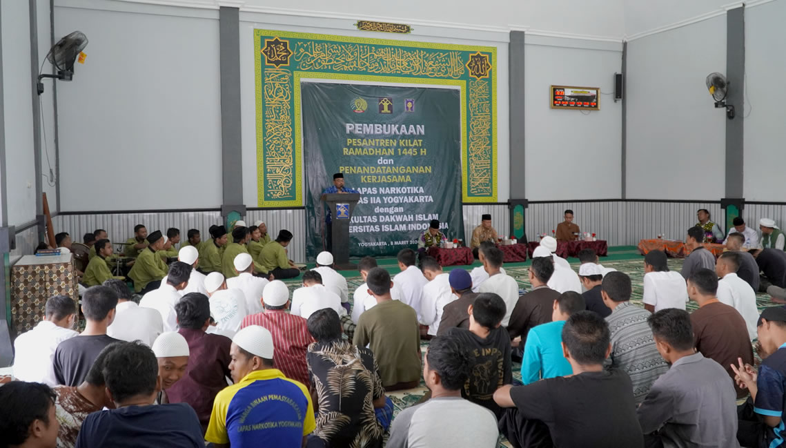 Dr Asmuni MA, Dekan FIAI UII berikan sambutan Pembukaan Pesantrenisasi Lapas Narkotika Klas IIA Yogyakarta (foto:IPK)