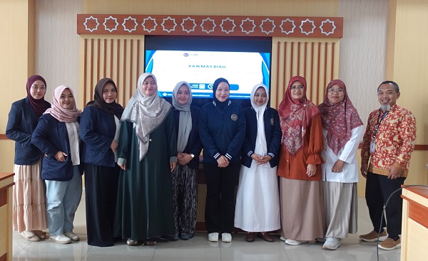 Enam mahasiswa peserta KKN MAs. (foto : istimewa)
