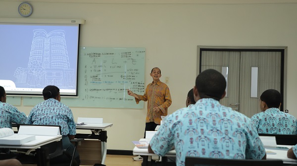 Pelatihan Akuntansi kepada siswa-siswi SMKN 1 Teluk Bintuni Papua Barat. (foto : istimewa) 