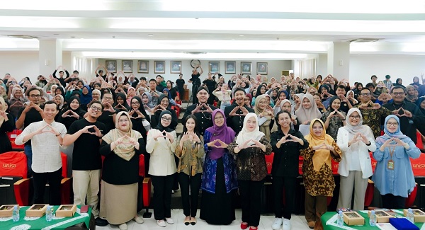Nara sumber dan peserta Seminar & Awarding Ajang Kreativitas Mahasiswa Ilmu Komunikasi (Antariksa) 2025 di Hall Baroroh Baried Unisa Yogyakarta, Sabtu (19/7/2025). (foto : istimewa)