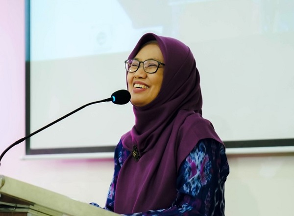 Rektor Unisa, Warsiti saat membuka Seminar & Awarding Ajang Kreativitas Mahasiswa Ilmu Komunikasi (Antariksa) 2025 di Hall Baroroh Baried Unisa Yogyakarta, Sabtu (19/7/2025). (foto : istimewa)