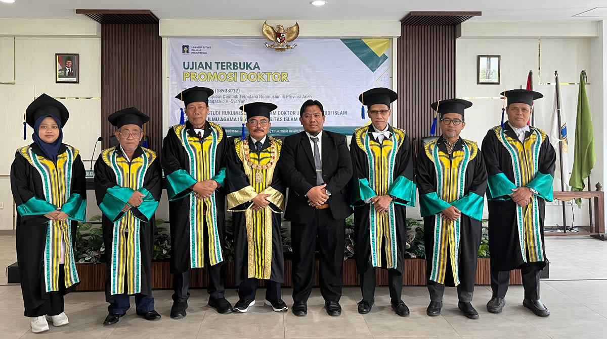Tengku Azhar raih gelar doktor pada Ujian Terbuka Promosi Doktor di FIAI UII (foto: istimewa)