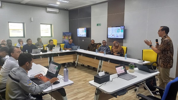 Prof Muhammad Aziz saat menyampaikan General Lecture di Kampus Fakultas Teknologi Industri Universitas Islam Indonesia (FTI UII), Jumat (15/8/2025). (foto : istimewa)