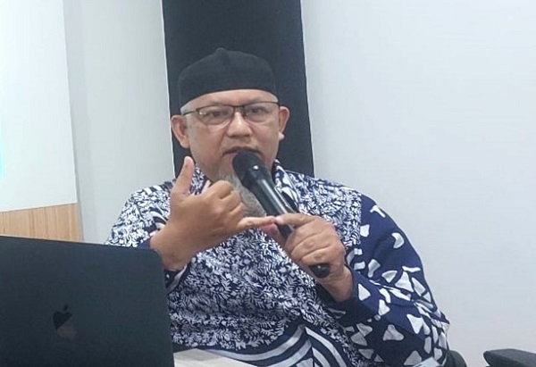 Yudi Prayudi saat menjelaskan cara mengetahui data pribadi telah diretas di Kampus FTI UII Yogyakarta, Senin (4/8/2025). (foto : heri purwata)