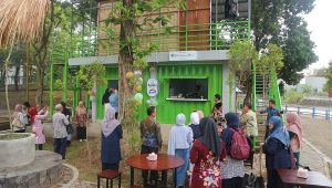 Kantin Kontainer UII. (foto : heri purwata)