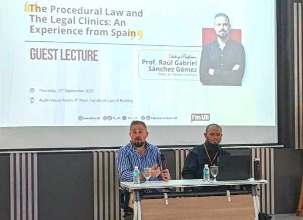 Prof Raúl Gabriel Sánchez (kiri) saat menyampaikan materi kuliah umum di Fakultas Hukum UII. (foto : istimewa)
