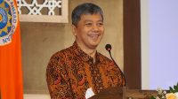 Kepala LLDikti Wilayah V DIY, Prof Setyabudi Indartono saat menyampaikan sambutan pada pengukuhkan empat Guru Besar di Kampus 4 Yogyakarta, Sabtu (30/8/2025). (foto : Humas UAD)
