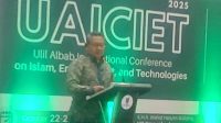 Fathul Wahid saat menyampaikan Opening Speech pada UAICIET 2025 di Auditorium Gedung KH Wahid Hasyim FIAI, Kampus Terpadu UII, Rabu (22/10/2025). (foto : heri purwata)