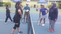 Pertandingan nomor perorangan putri yang dipimpin wasit Bambang Ardi di lapangan outdoor UNY, Jumat (3/10/2025). (foto : heri purwata)