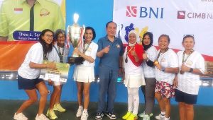 Piala Menpora menjadi Piala Tetap bagi Tim Putri PP BAVETI.   (foto : heri purwata)