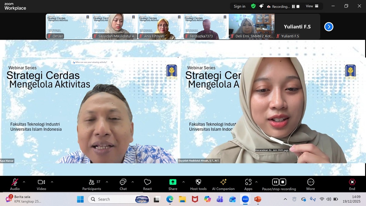 Agus Mansur dan Sayyidah Maulidatul saat menyampaikan materi pada webinar. (foto : istimewa)