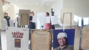 Pameran Foto & Poster. (foto : heri purwata) 