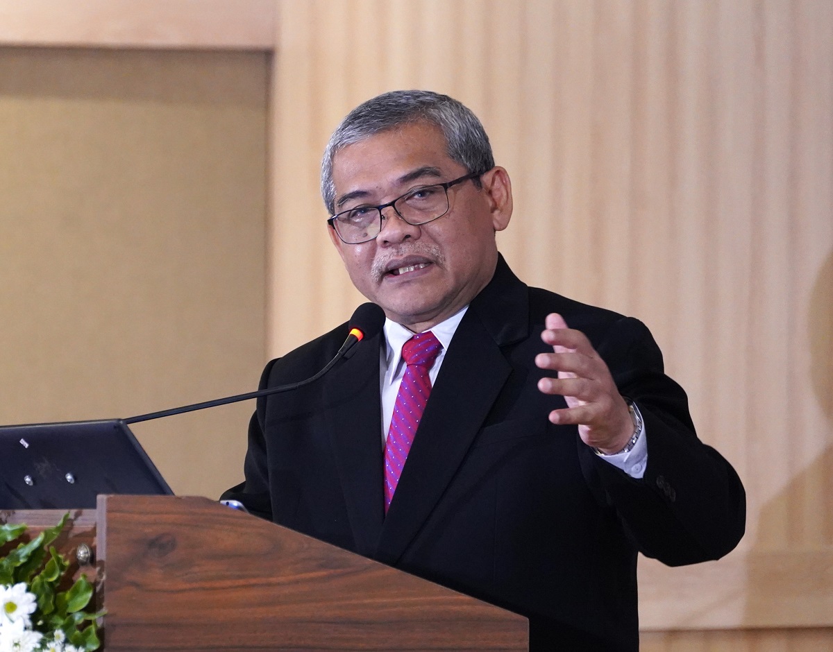 Rektor UAD, Prof Muchlas saat menyampaikan laporan tahunan pada Milad ke 65. (foto : istimewa)