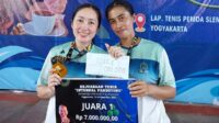 Pasangan putri Luciana Nuraryanti/Ida Pramesti (Nana/Ida) menjadi juara pada Turnamen Tenis Internal Team Pandoyono 2025. (foto : heri purwata)