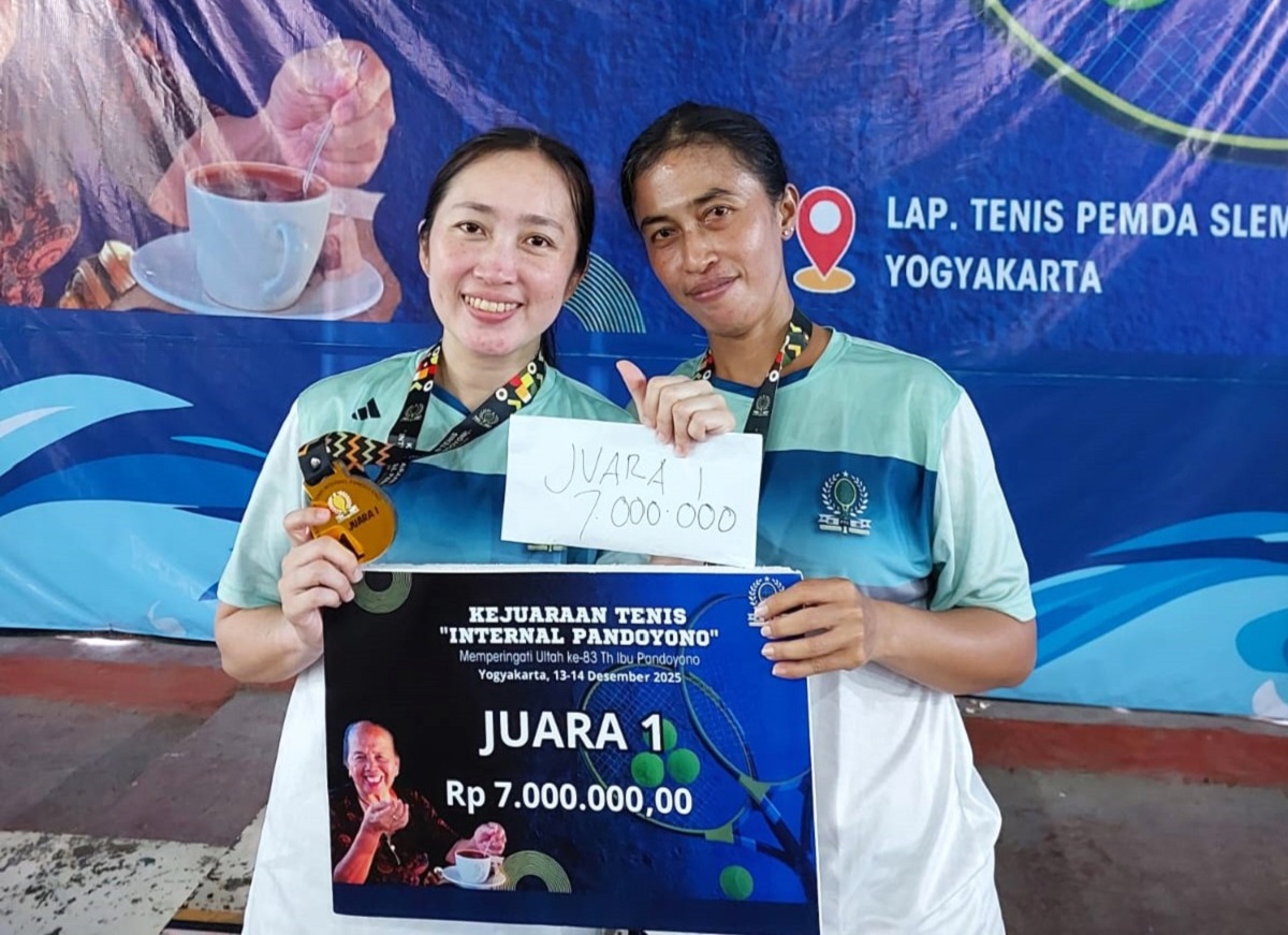 Pasangan putri Luciana Nuraryanti/Ida Pramesti (Nana/Ida) menjadi juara pada Turnamen Tenis Internal Team Pandoyono 2025. (foto : heri purwata)