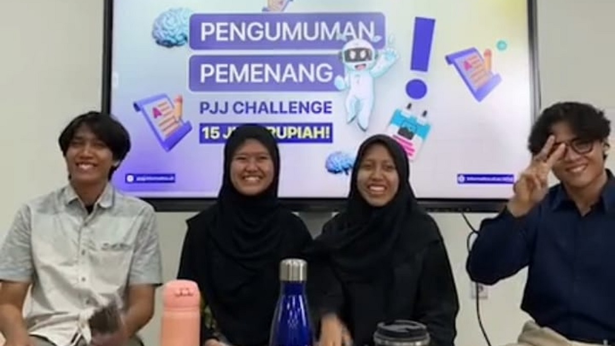 Pemenang PJJ Challenge UII yang diselenggarakan Program Studi Informatika PJJ FTI UII. (foto : istimewa)