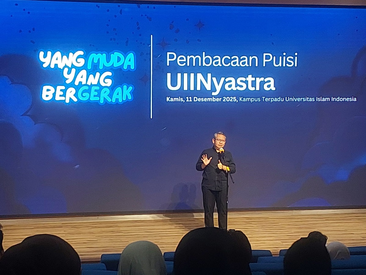 Fathul Wahid saat membuka membuka UII Nyastra dan Pameran Foto & Poster di GKU Prof Sardjito. (foto : heri purwata)