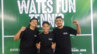 Senna Isnaeni, Arimurti dan Erneska Tri Yudha, pemrakarsa Wates Fun Tennis, kompetisi bagi petenis pemula. (foto : heri purwata)
