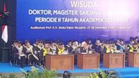 Wisuda Periode II Tahun Akademik 2025/2026 di Auditorium Prof KH Abdul Kahar Muzakkir, Kampus Terpadu UII, Sabtu (27/12/2025). (foto : heri purwata)