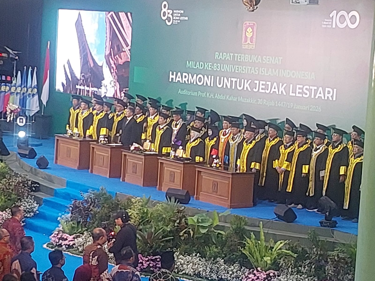 Rapat Terbuka Senat dalam rangka Milad ke-83 UII di Auditorium KH Abdul kahar Muzakkir, Kampus Terpadu UII, Jalan Kaliurang Km 14,5 Yogyakarta, Senin (19/1/2026). (foto : heri purwata)