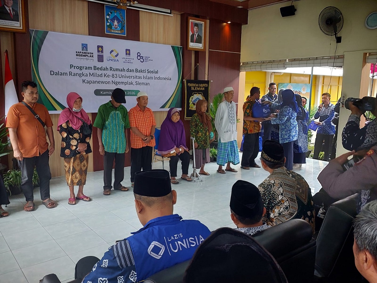 Penyerahan Sembako kepada warga kurang mampu di Pendopo Kapanewon Ngemplak, Kabupaten Sleman, Kamis (5/3/2026). (foto : heri purwata)