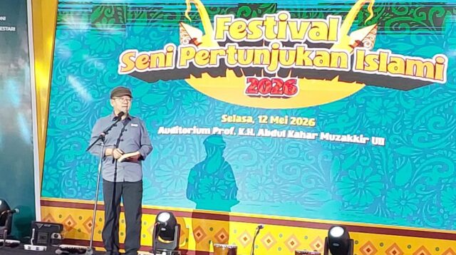 Rektor UII, Fathul Wahid saat membuka Festival Seni Pertunjukan di Auditorium Prof KH Abdul Kahar Muzakkir Kampus Terpadu, Selasa (12/5/2026). (foto : heri purwata)