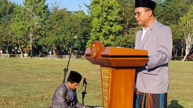 Sapardiyono saat menyampaikan khotbah Idul Adha 1447 H di Alun-alun Wates, Kulonprogo, DIY, Rabu (27/5/2026). (foto : heri purwata)