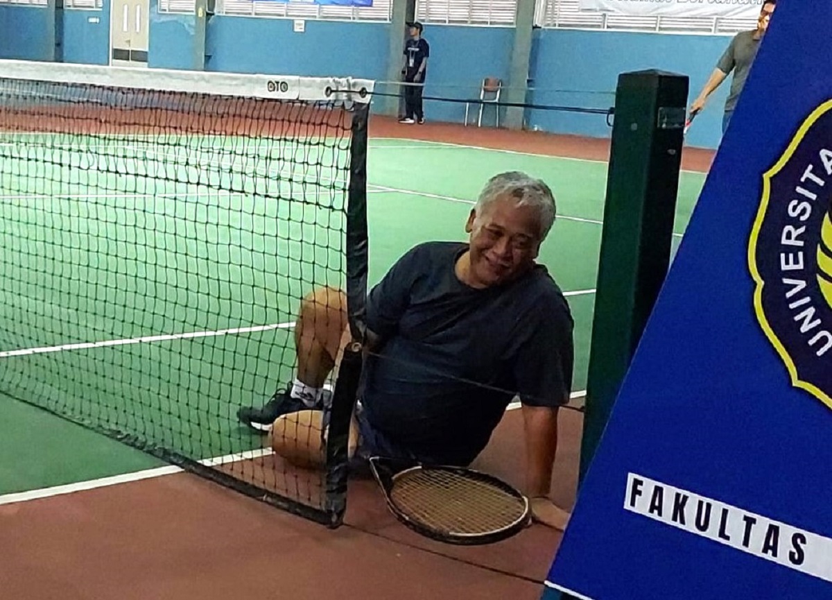 Sumaryanto2-2 Sumaryanto saat Glundung Safety di Turnamen Tenis Rektor UNY Cup 2026 di GOR UNY Wates Kulonprogo, DIY, Sabtu (9/5/2026). (foto : heri purwata)