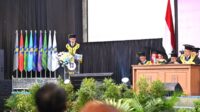 Prof Dr Suparman Marzuki saat menyampaikan pidato pengukuhan Guru Besar di Auditorium Prof KH Abdul Kahar Muzakkir, Kampus Terpadu UII Yogyakarta, Selasa (19/5/2026). (foto : istimewa)