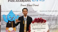 Feris Firdaus seusai Ujian Terbuka dan dinyatakan lulus serta berhak menyandang gelar Doktor dari Program Studi Ilmu Lingkungan Manajemen Sumber Daya, Sekolah Pascasarjana Universitas Sebelas Maret Surakarta, Selasa (23/6/2026). (foto : istimewa)
