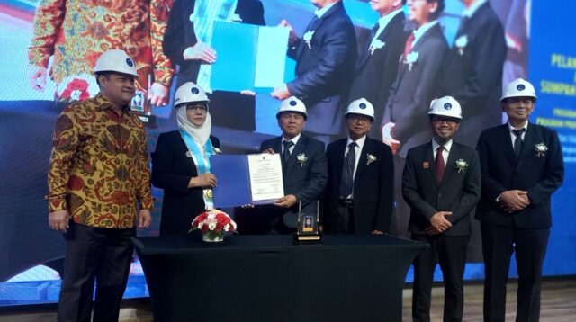 Pelantikan dan Pengambilan Sumpah lulusan PSPPI UII di Gedung Kuliah Umum Prof Dr Sardjito Kampus Terpadu, Ahad (28/6/2026). (foto : istimewa)
