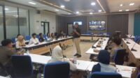 Adityanto Prayogo saat menyampaikan materi 'Workshop Pengambilan Keputusan' di Kampus FTI UII, Sabtu (11/7/2026). (foto : istimewa)