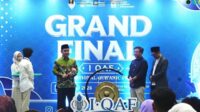 Nurjihad, Wakil Rektor Bidang Kemahasiswaan, Keagamaan, dan Kealumnian bersiap memukul gong sebagai tanda pembukaan Grand Final International Qur’anic Festival (IQAF) 2026 Auditorium Fakultas Agama Islam (FIAI) UII, Sabtu (11/7/2026). (foto : istimewa)