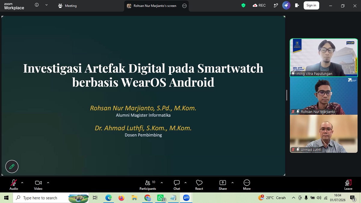 Ir Irving Vitra Paputungan ST, MSc, PhD, Ketua Prodi Magister Informatika (atas), Rohsan Nur Marjianto (tengah), dan Ahmad Luthfi saat memaparkan hasil penelitian secara virtual, Rabu (1/7/2026). (foto : screenshotzoom/heri purwata)