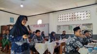 Dr. Sri haningsih, M.Ag dosen FIAI UII narasumber workshop MI Nurul Ulum Bantul (foto: SRI H)