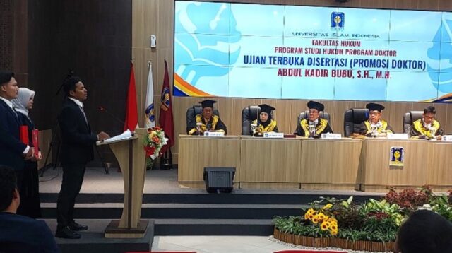 Abdul Kadir Bubu saat menjalani Ujian Terbuka di Auditorium FH UII, Sabtu (29/8/2026). (foto : heri purwata)