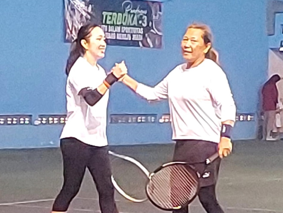 Lusiana/Polianthes seusai memenangkan permainan dan menjadi juara. (foto : heri purwata)
