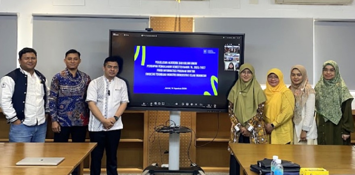 Mahasiswa S3 Doktor Informatika UII seusai Kuliah Umum di Kampus FTI UII. (foto : istimewa)