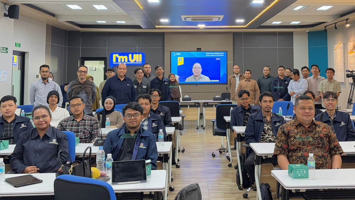 Kuliah Umum - Pasca FTI UII Muhammad Subhan Iswahyudi menyampaikan materi kuliah secara Daring, Sabtu (19/9/2026). (foto : istimewa)