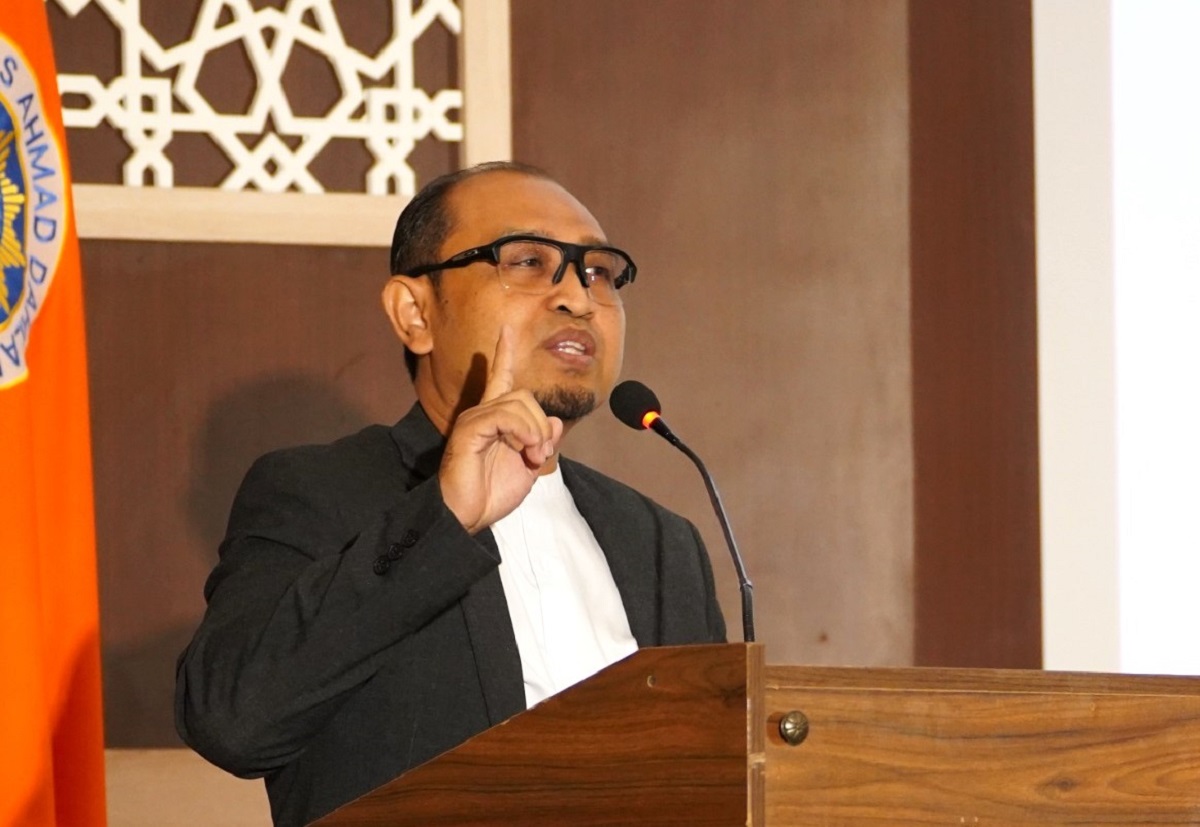 Gatot Sugiharto saat menyampaikan keunggulan UAD di Amphitarium Lantai 9 Gedung Utama Kampus 4 UAD, Senin (12/10/2026). (foto : istimewa)