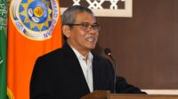 Rektor UAD, Prof Muchlas MT saat menyampaikan sambutan pada Kick-Off PMB 2027 di Amphitarium Lantai 9 Gedung Utama Kampus 4 UAD, Senin (12/10/2026). (foto : istimewa)