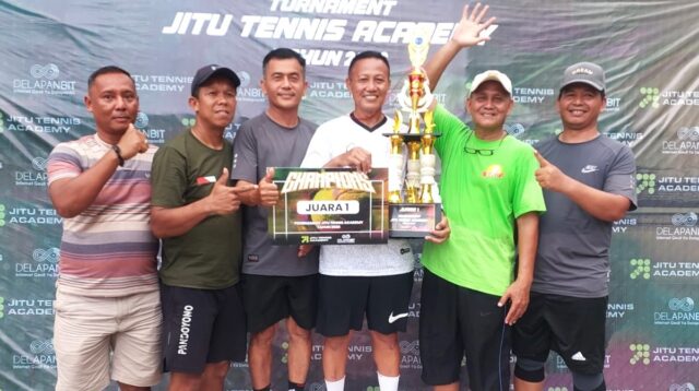 POP Juara I di Turnamen Tenis JITU Tennis Academy di lapangan Alun-alun Wates, Kulonprogo Ahad(18/10/2026). (foto : heri purwata)