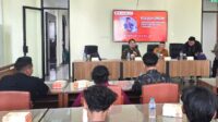 Yudi Prayudi (tengah) saat menyampaikan materi Kuliah Umum di Kampus Prodi Teknik Informatika Universitas Semarang (USM), Senin (19/10/2026). (foto : istimewa)